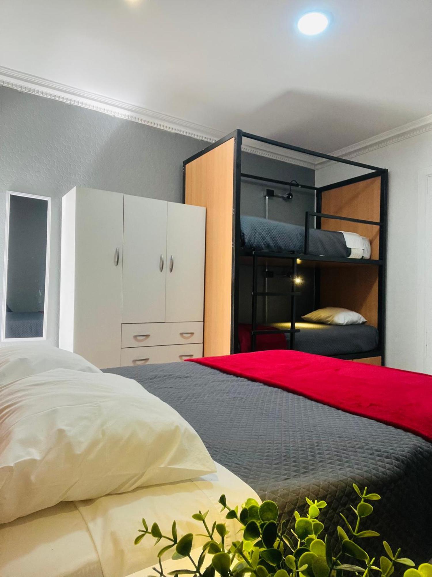 Enjoy Hostel 圣地亚哥 外观 照片