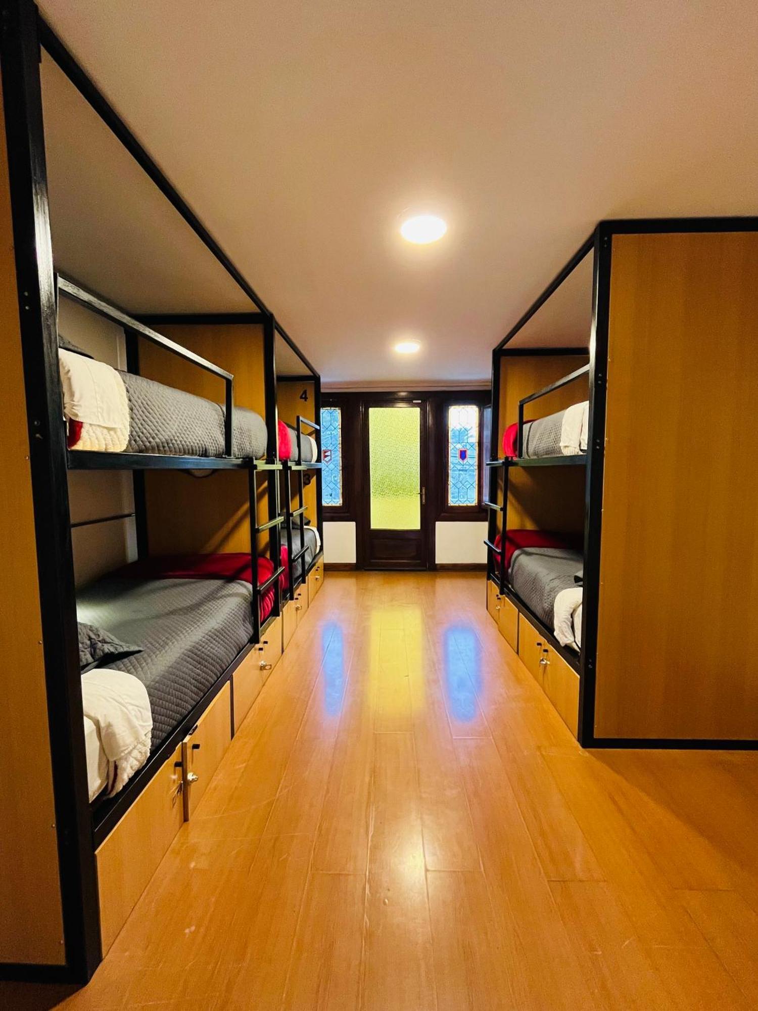 Enjoy Hostel 圣地亚哥 外观 照片