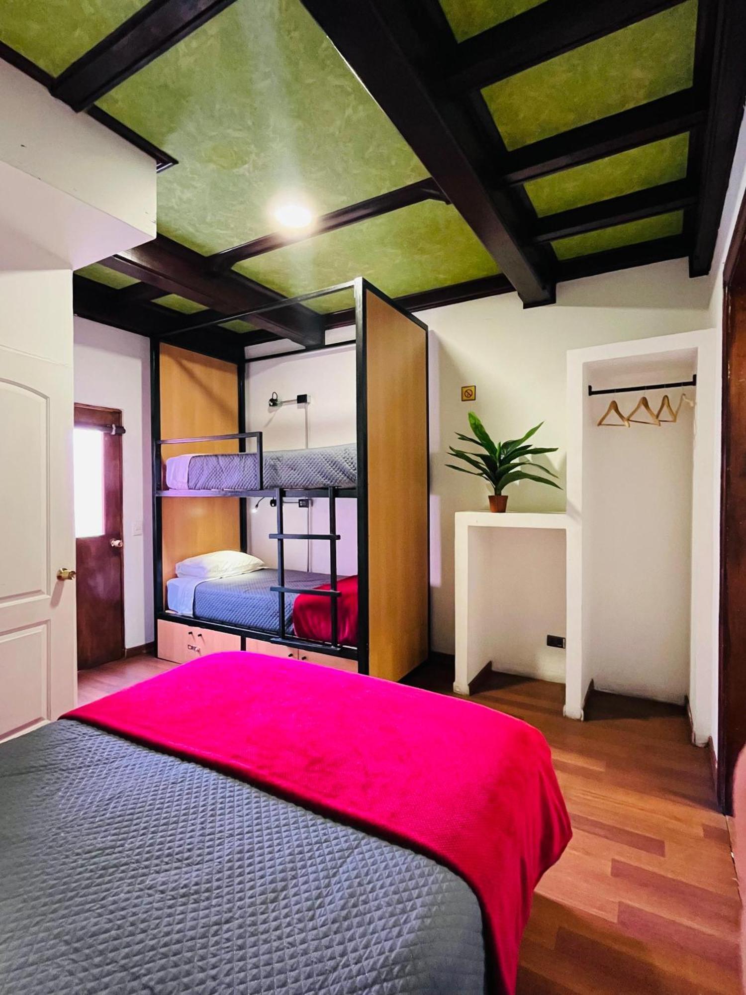 Enjoy Hostel 圣地亚哥 外观 照片