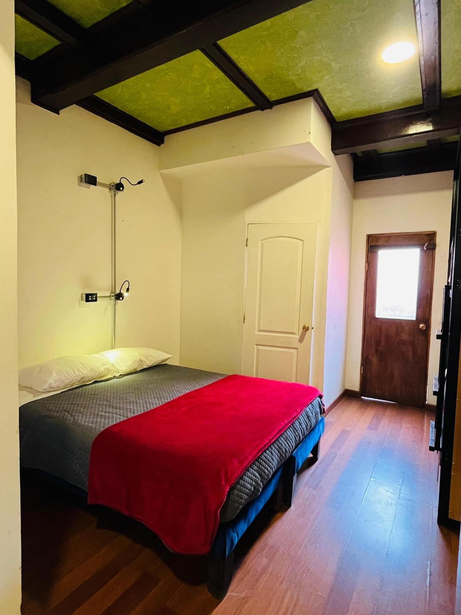 Enjoy Hostel 圣地亚哥 外观 照片